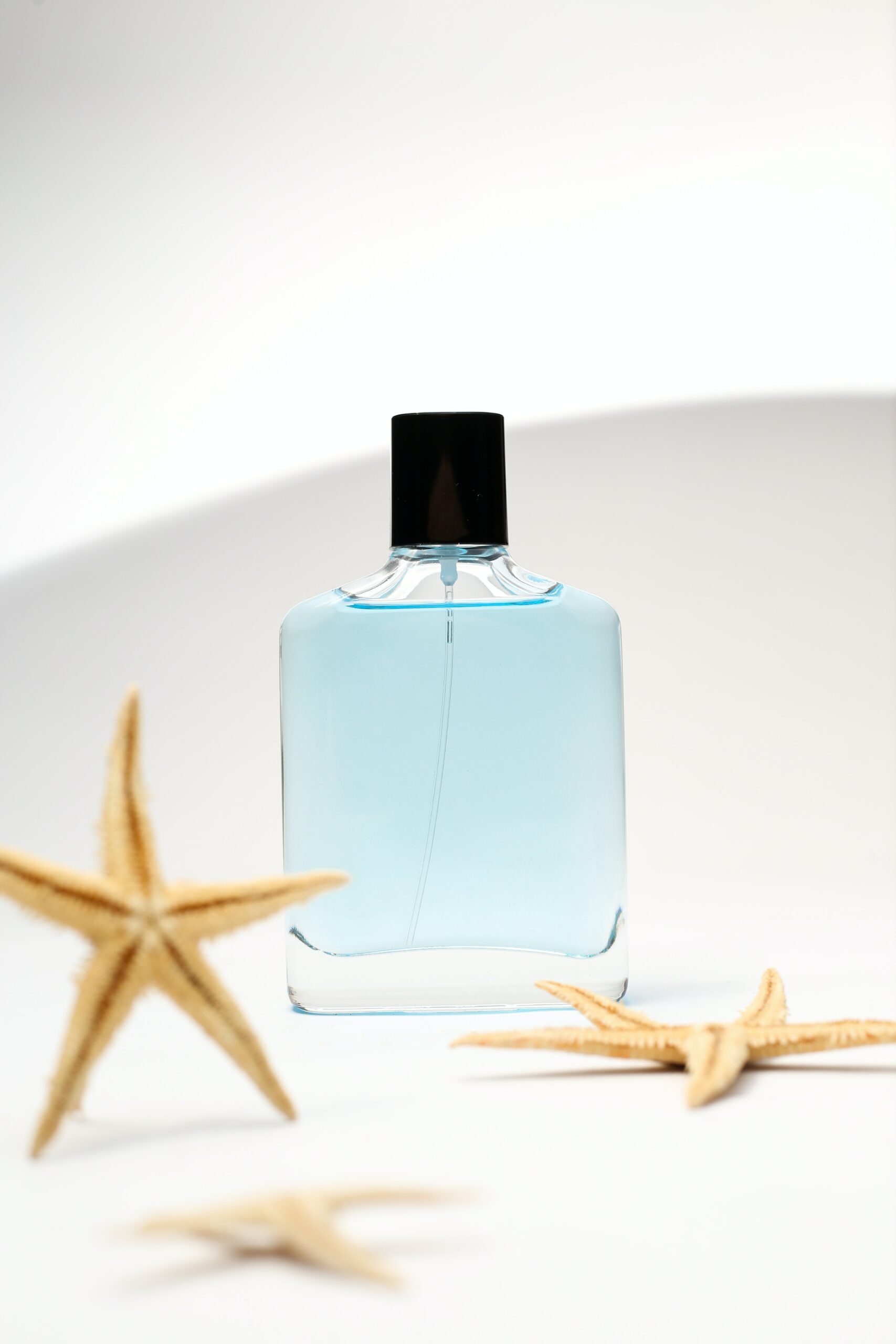 Лятните парфюми: Освежаващи аромати за безгрижни моменти през горещите дни
