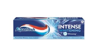 Aquafresh Intense Whitening – изключително избелваща паста за зъби с дълбоко почистване, 75 мл
