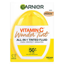 Garnier Vitamin C Wonder Tint Medium SPF50+ тониран флуид за среден тен 40 мл.